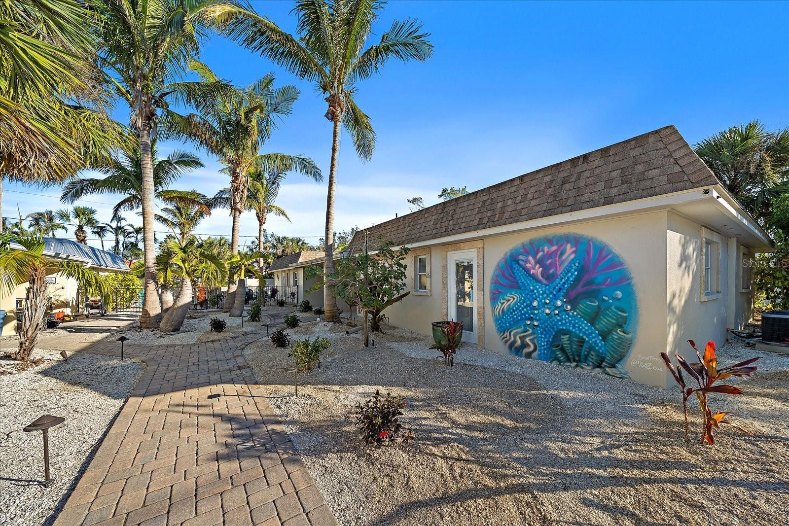 1123 CRESCENT STREET 1123/1125
