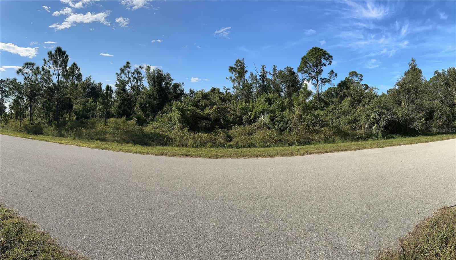 Located in Sarasota County, just minutes from the Charlotte County line, this vacant lot is the perfect canvas for your dream home! Enjoy the peace of a *no flood zone* neighborhood with **No HOA, No CDD fees, and no flood insurance required**. Plus, it's free from Scrub Jay and Gopher Tortoise restrictions.
Parks, golf courses, groceries, hospitals, the interstate, and dining are all within 10 minutes—offering the ideal blend of tranquility and convenience.
Don’t miss this opportunity—schedule your visit today!
*All information is deemed reliable but not guaranteed. Buyers and agents should verify details independently.*