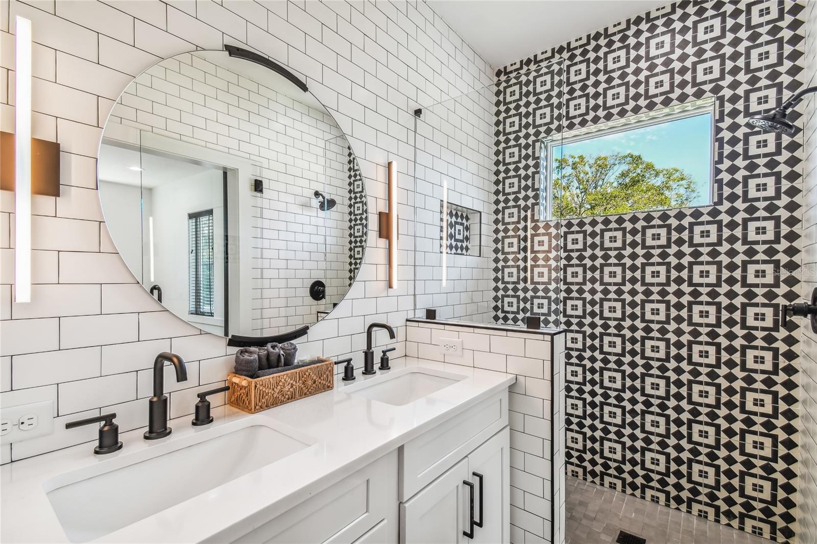 K & M ESTATES - Residential