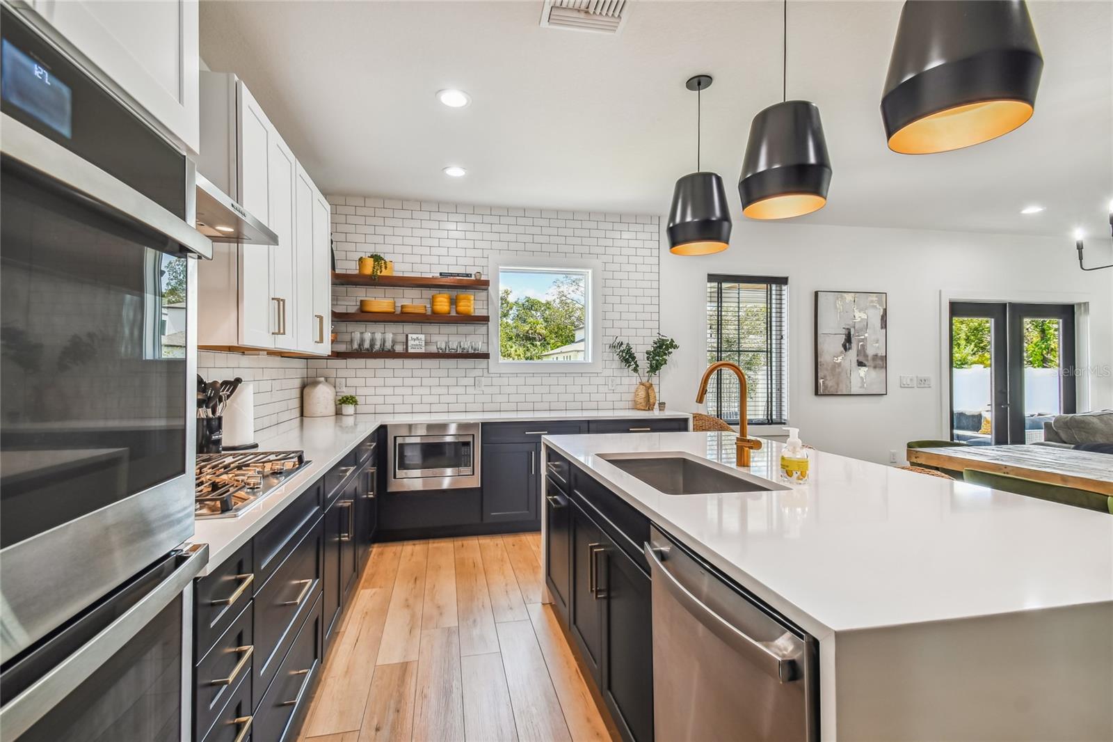 K & M ESTATES - Residential