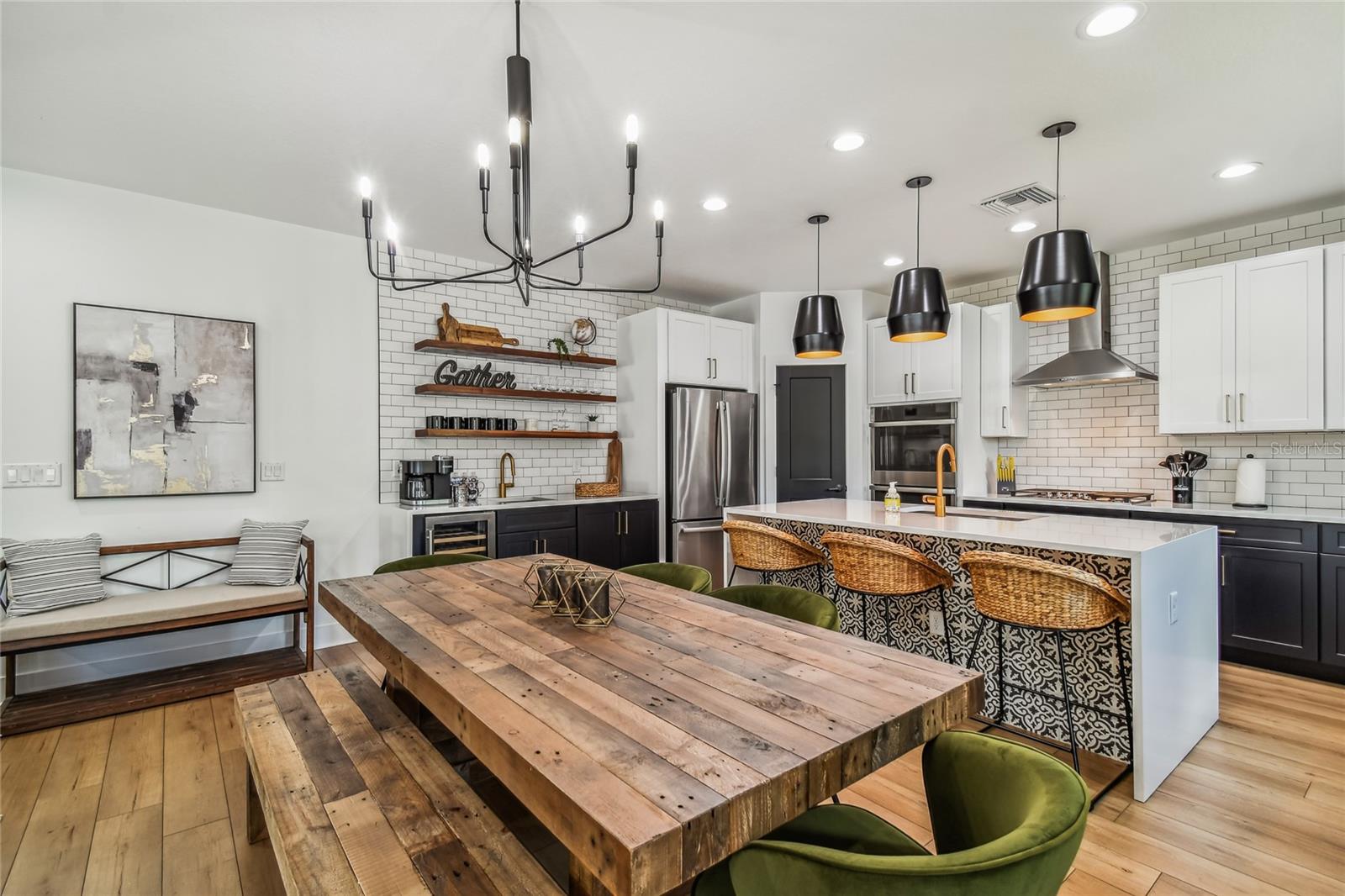 K & M ESTATES - Residential