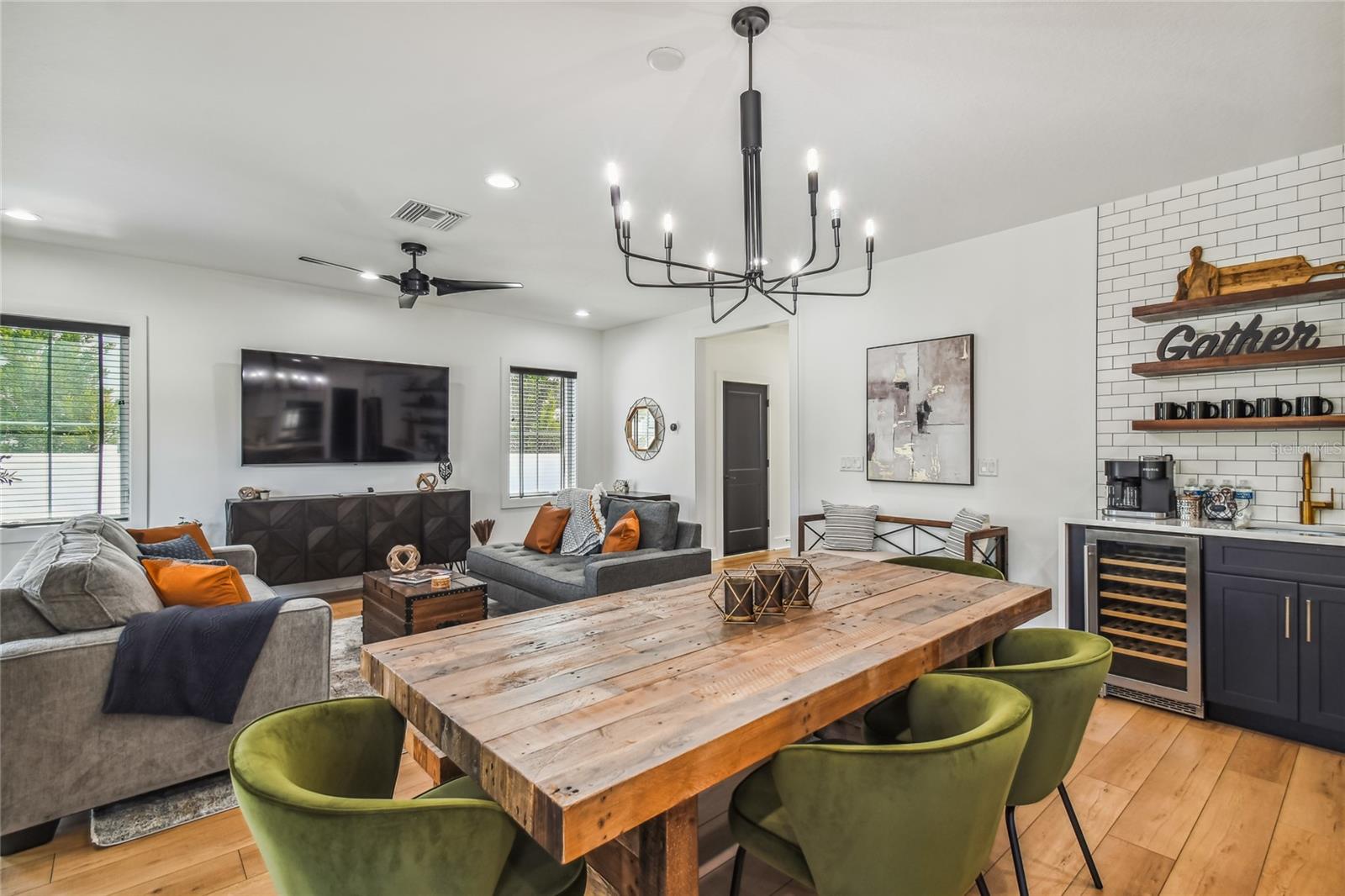 K & M ESTATES - Residential