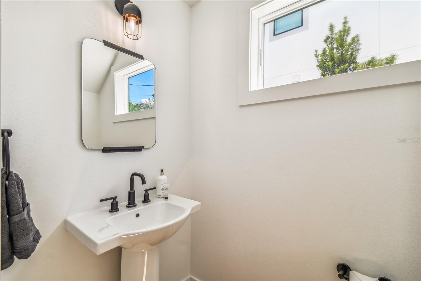 K & M ESTATES - Residential