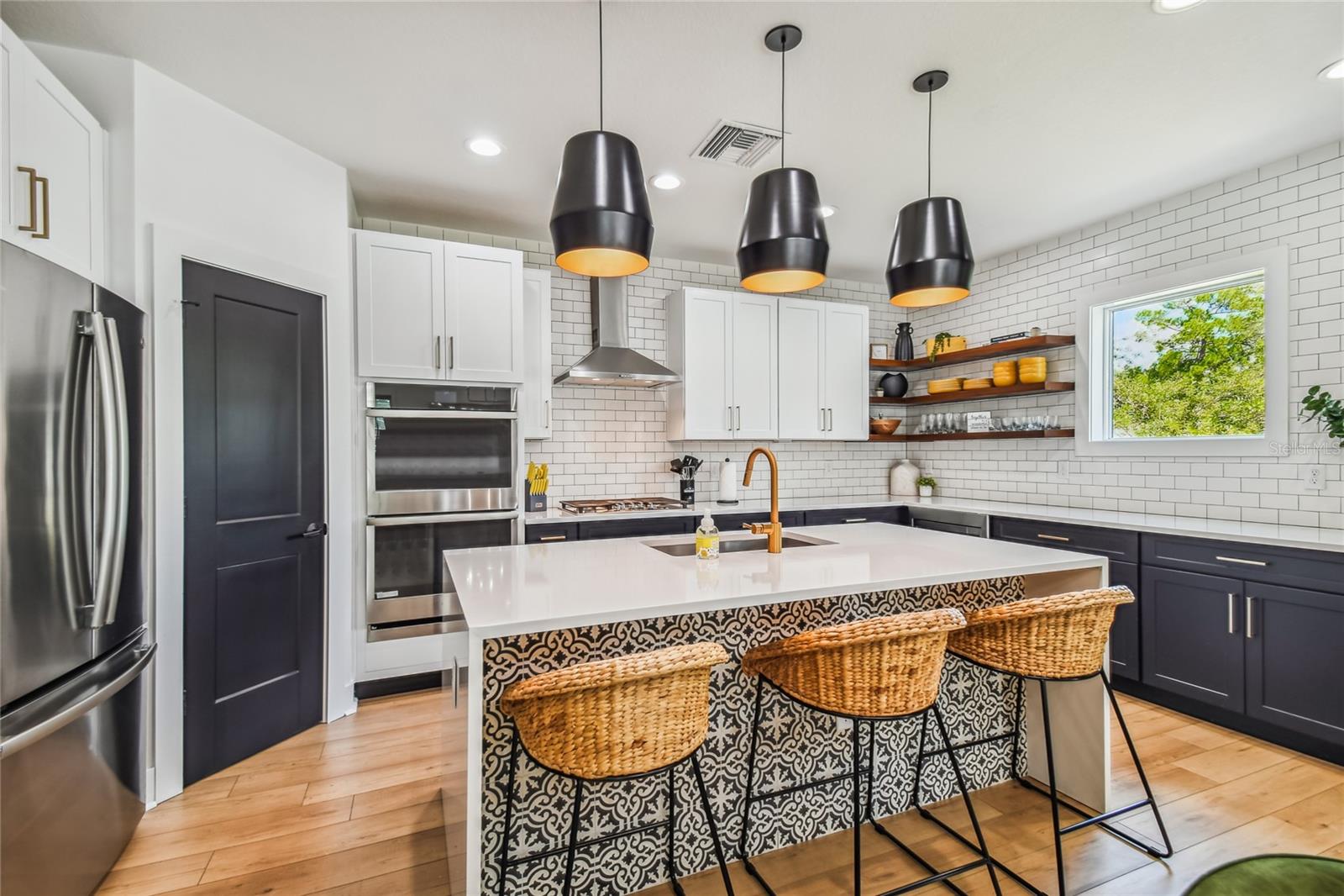 K & M ESTATES - Residential