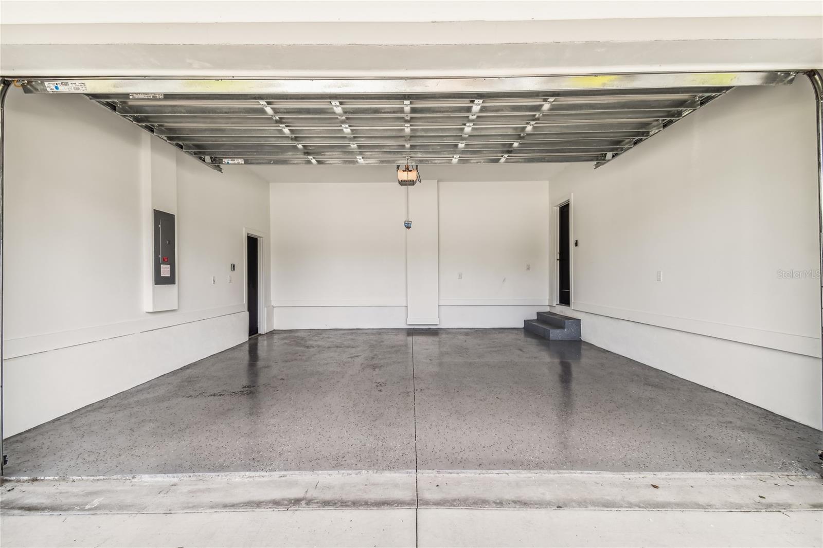 K & M ESTATES - Residential