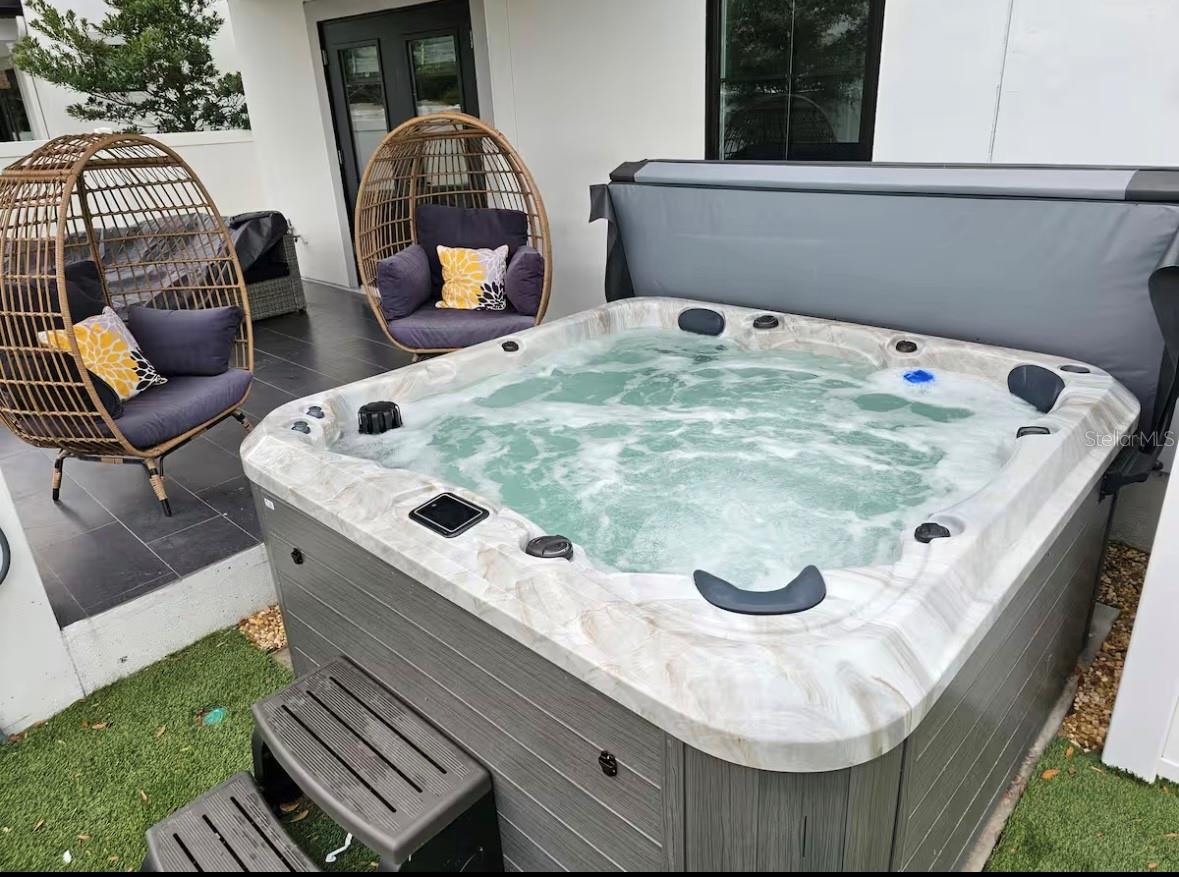 K & M ESTATES - Residential