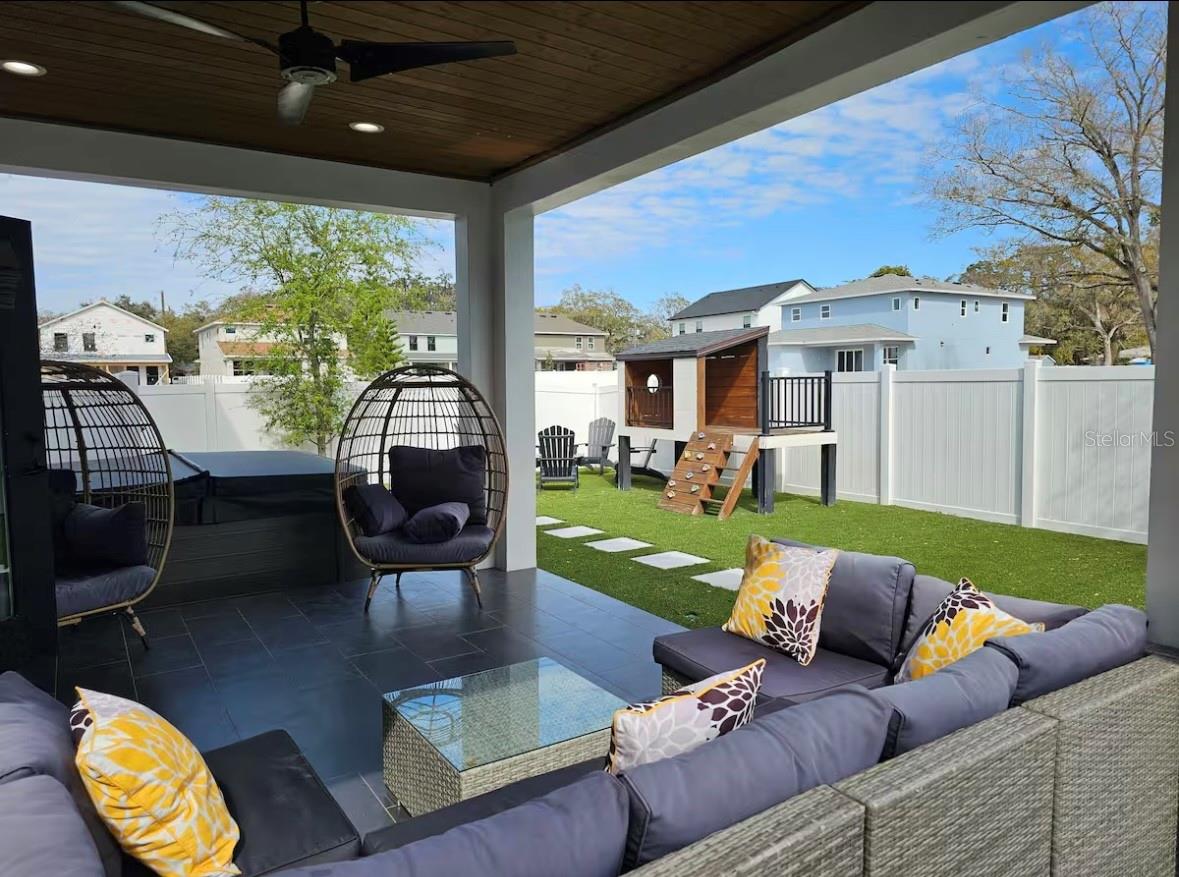 K & M ESTATES - Residential