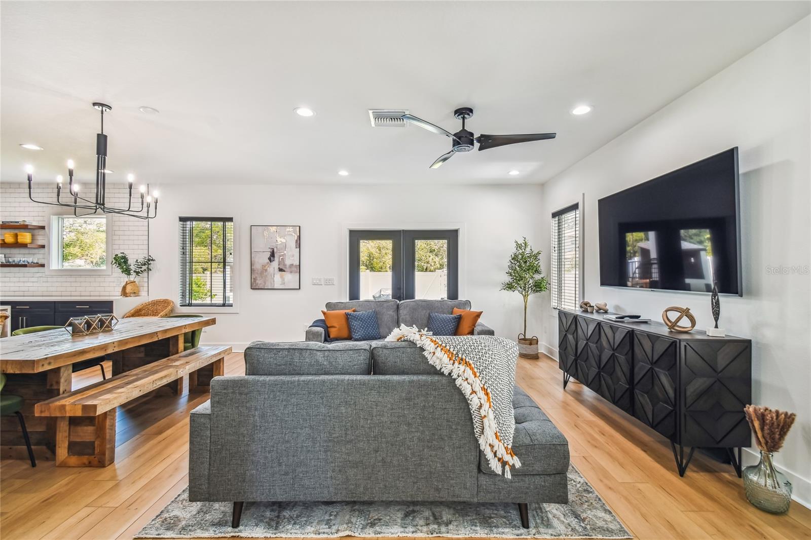 K & M ESTATES - Residential