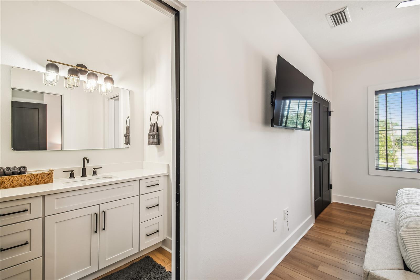 K & M ESTATES - Residential