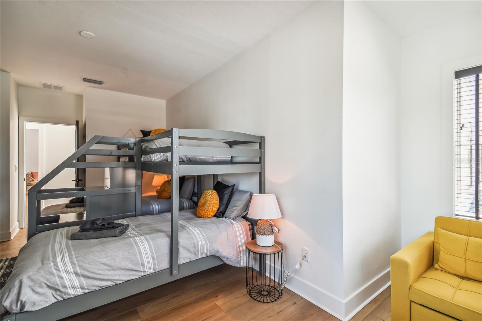 K & M ESTATES - Residential