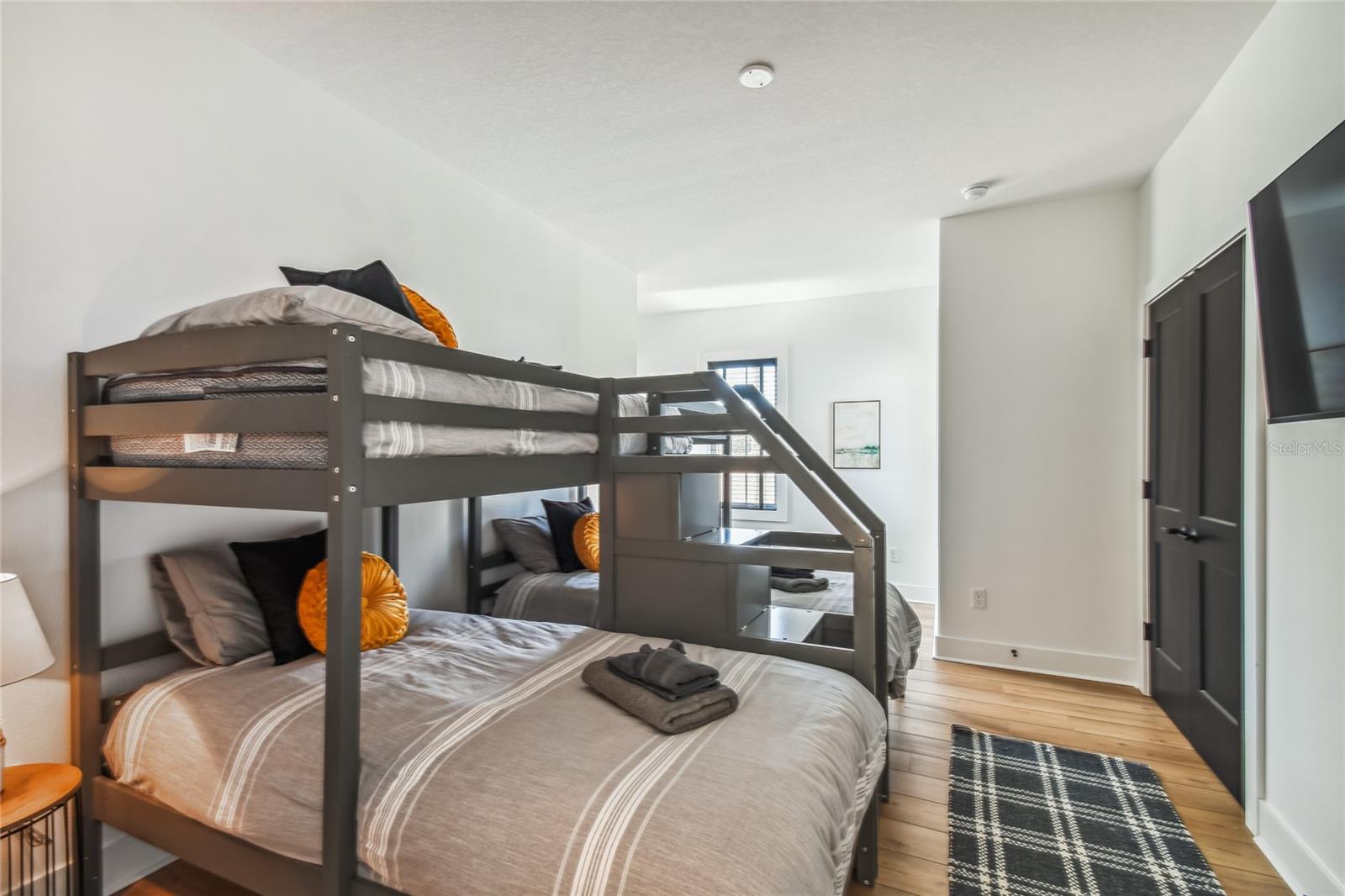 K & M ESTATES - Residential