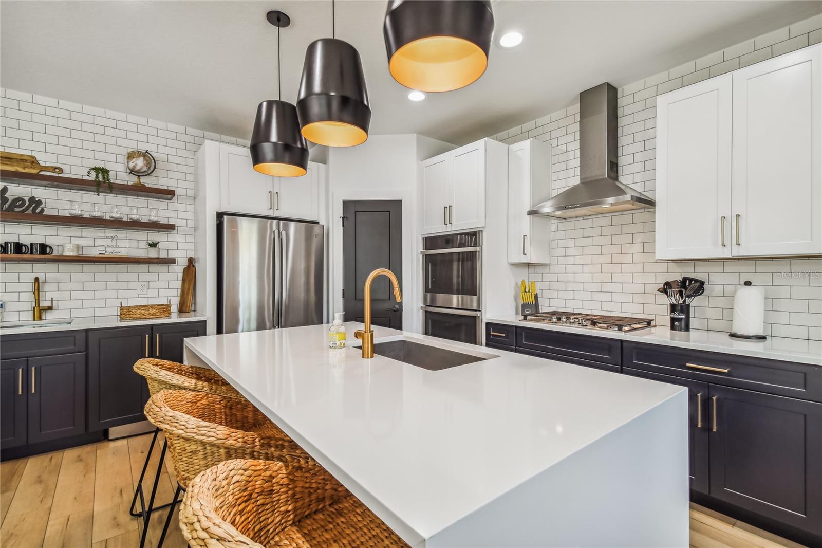 K & M ESTATES - Residential