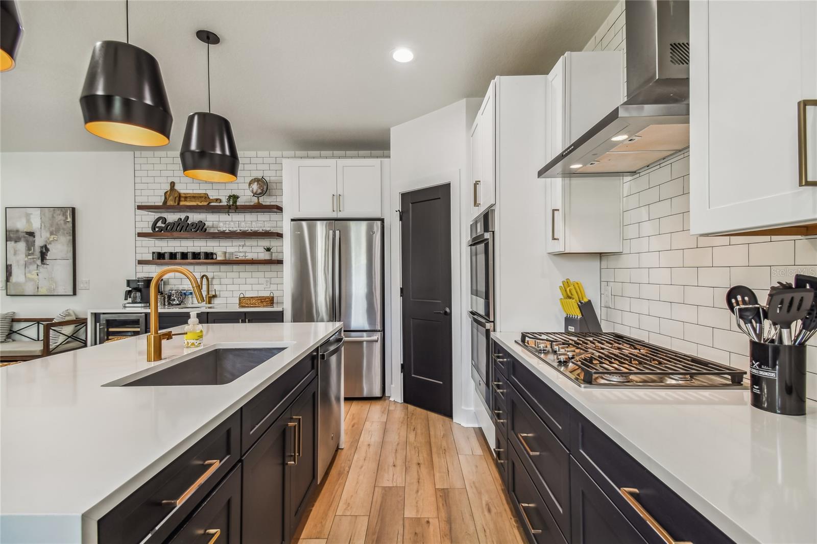 K & M ESTATES - Residential