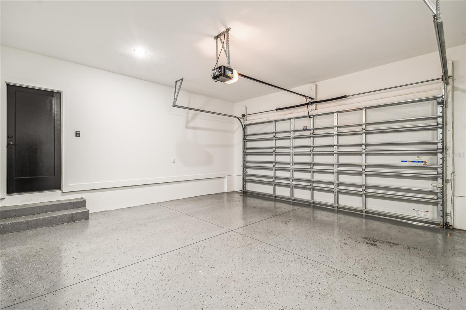 K & M ESTATES - Residential