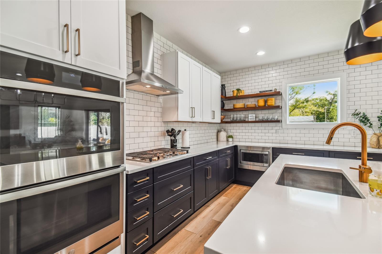 K & M ESTATES - Residential