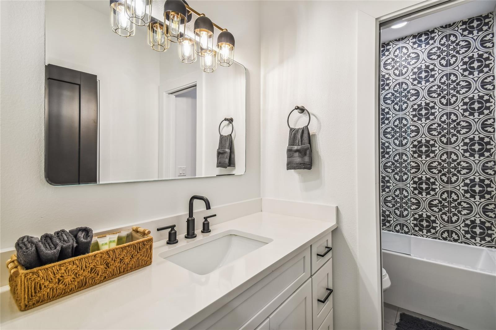 K & M ESTATES - Residential