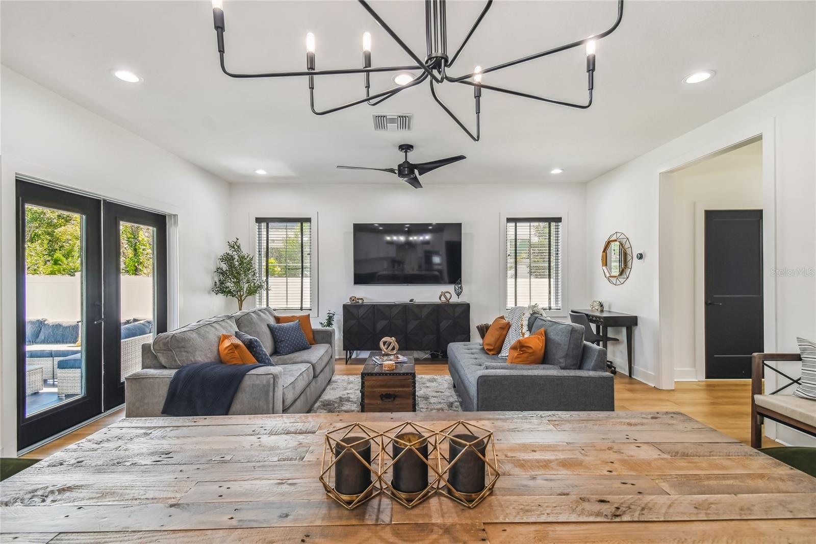 K & M ESTATES - Residential