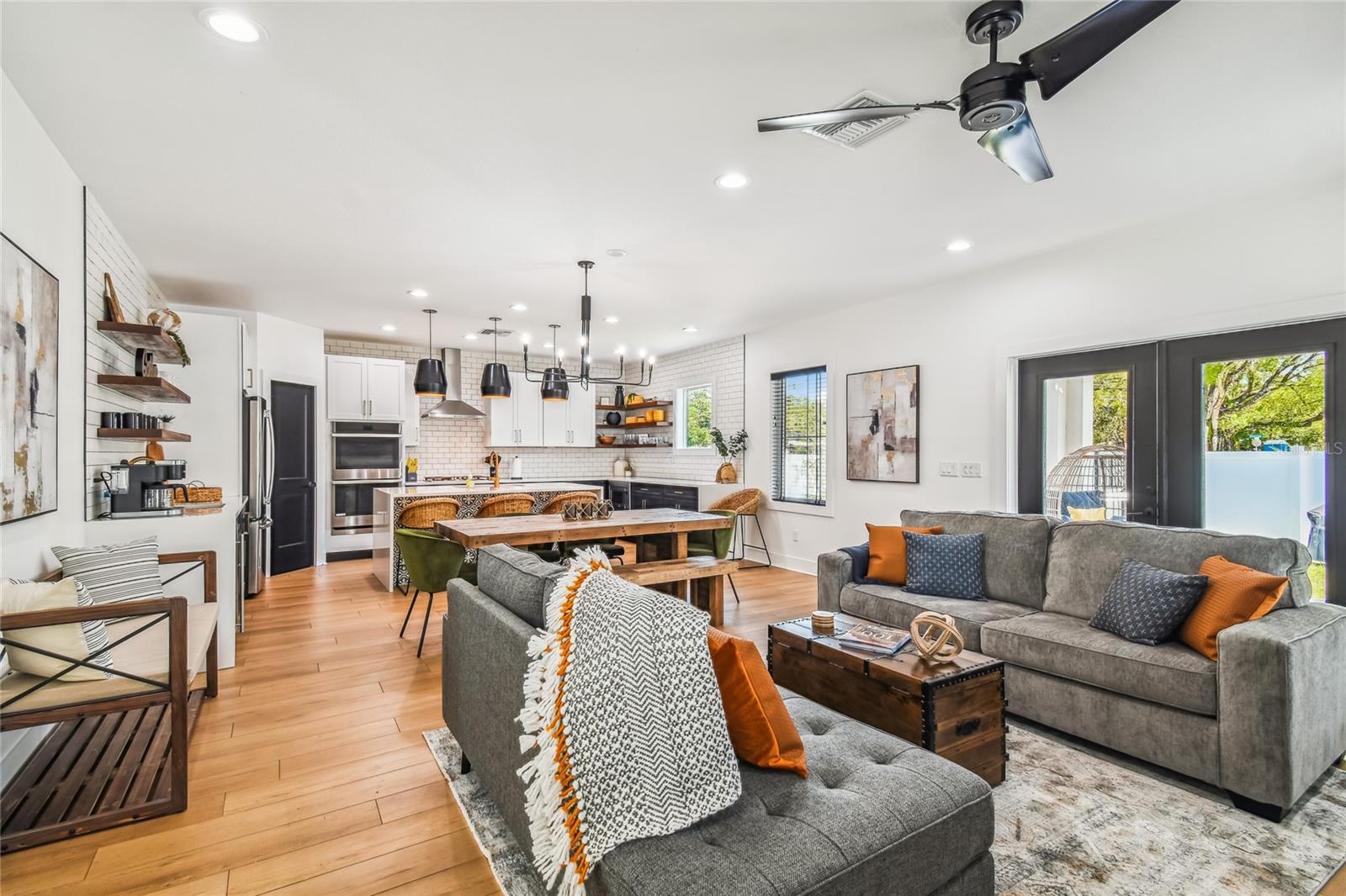 K & M ESTATES - Residential