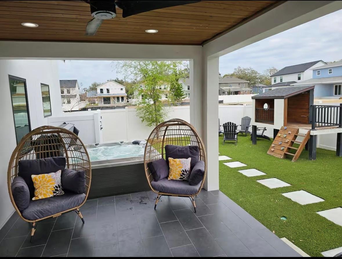 K & M ESTATES - Residential