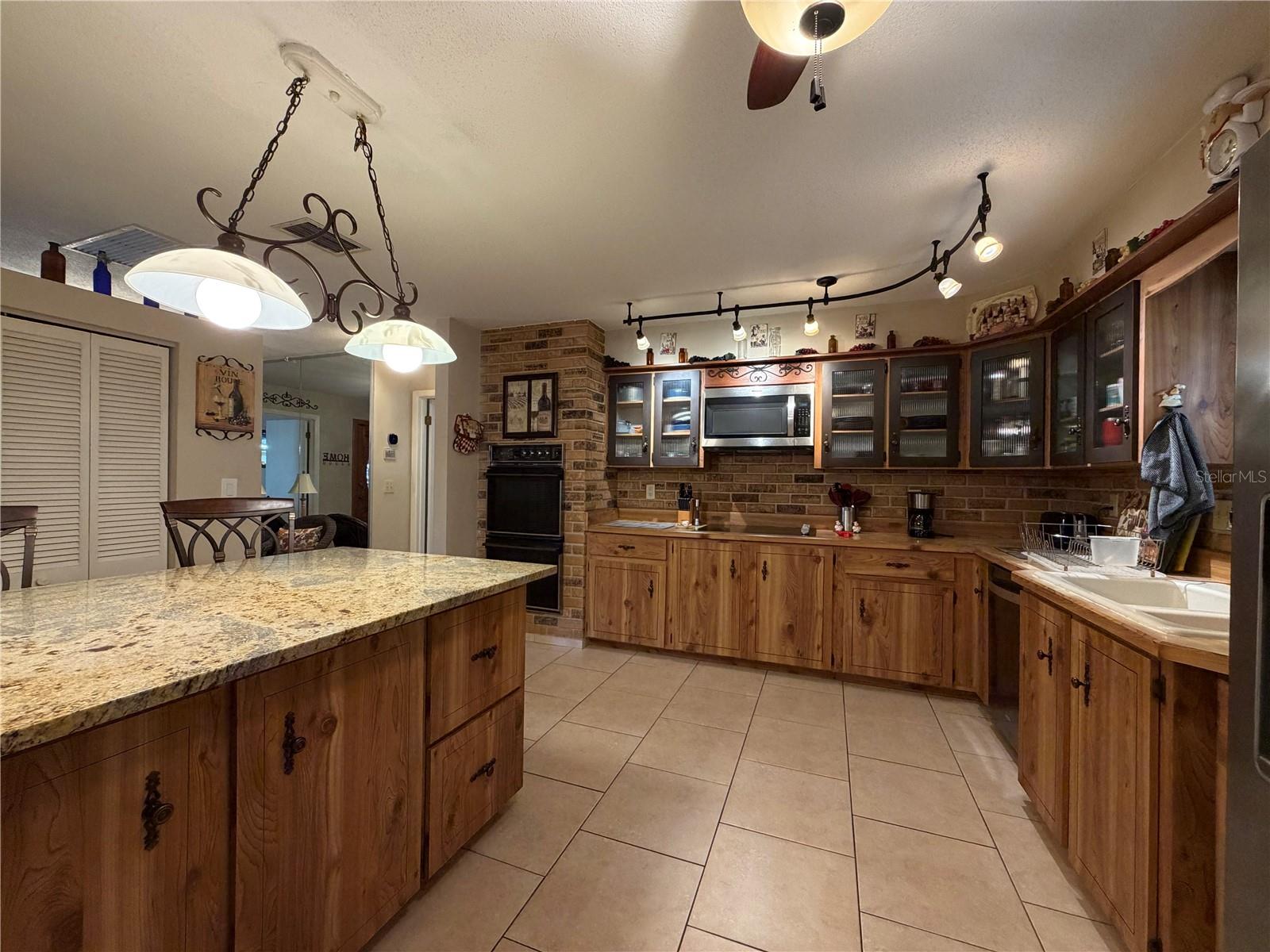 PINE LAKE - Residential