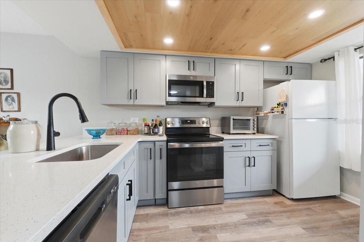 GRANADA LAND CONDO - Residential