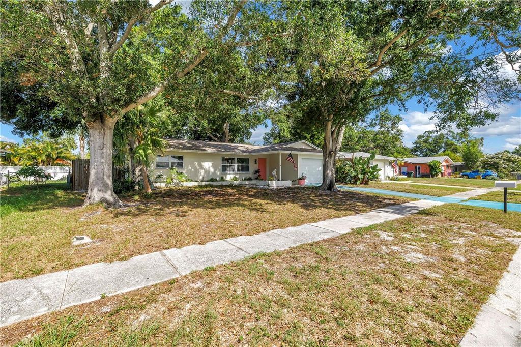 Photo of 11478 Imperial Grove Drive E, Largo, FL 33774 (MLS # TB8521942)