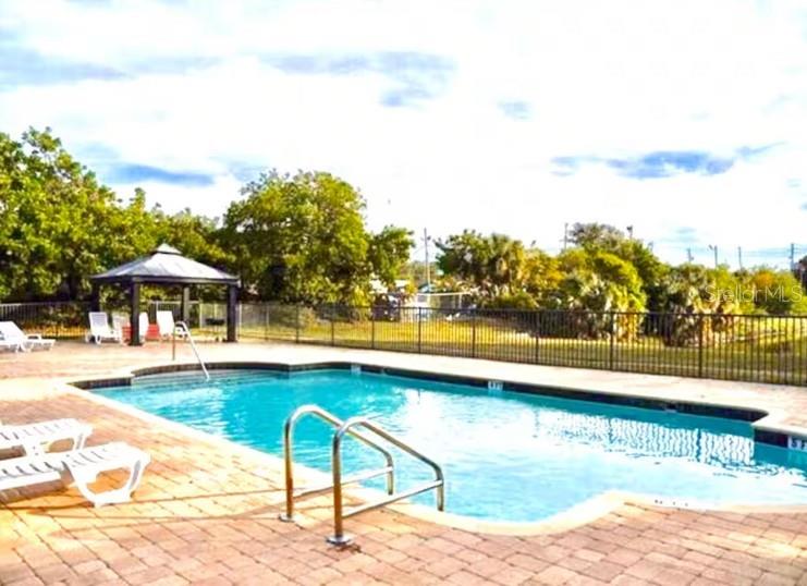 LAKESIDE CROSSING CONDO - Residential