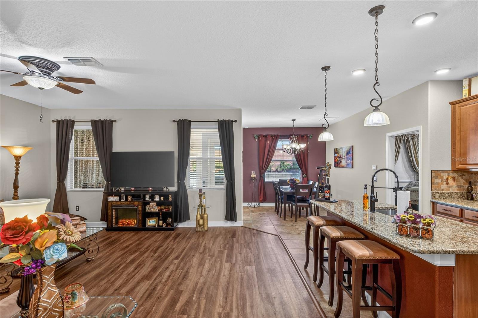 ALEXANDER RIDGE - Residential