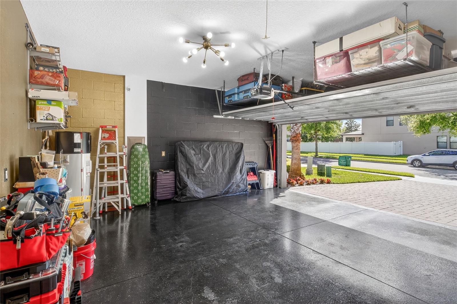 ALEXANDER RIDGE - Residential