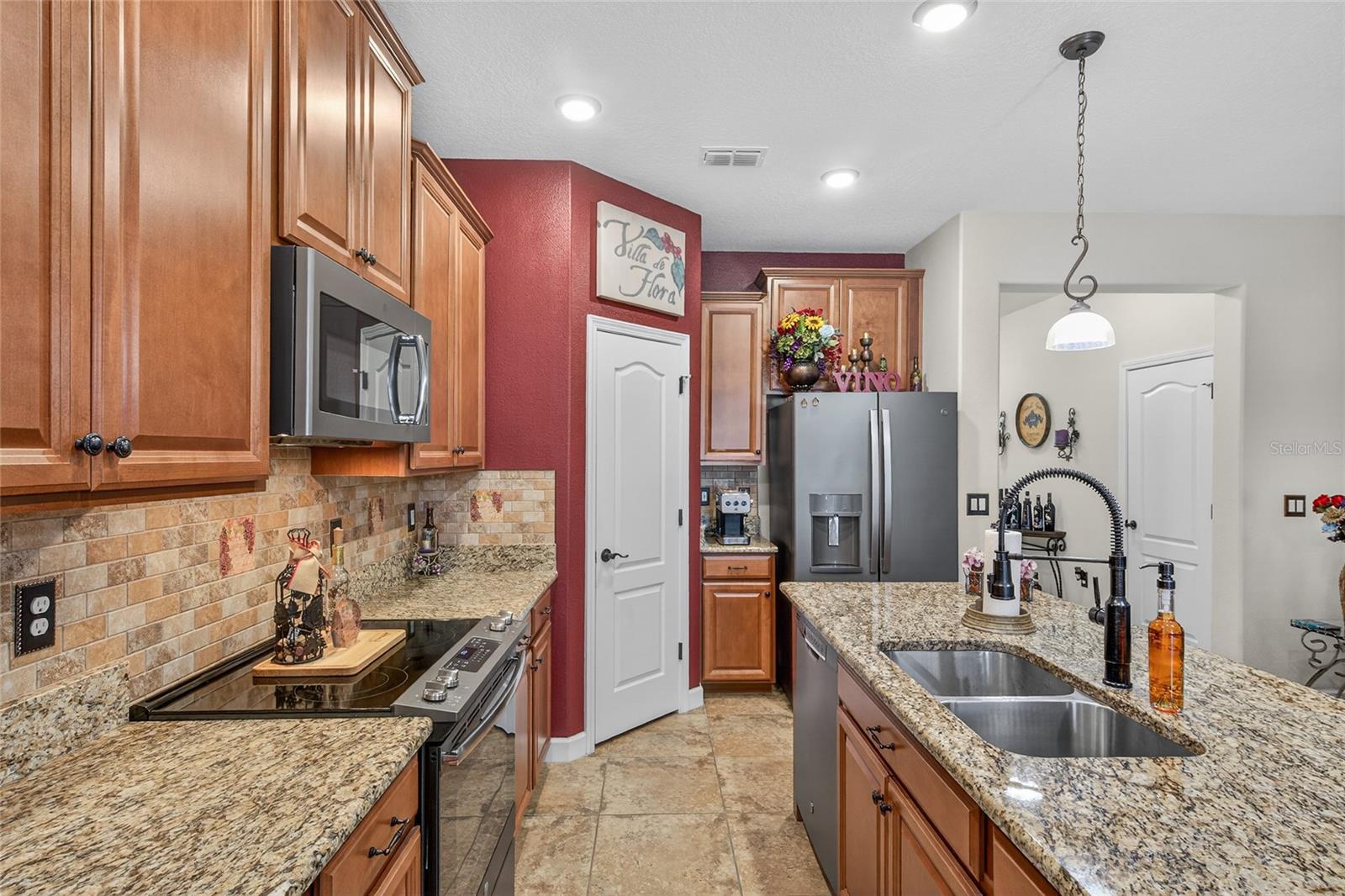 ALEXANDER RIDGE - Residential