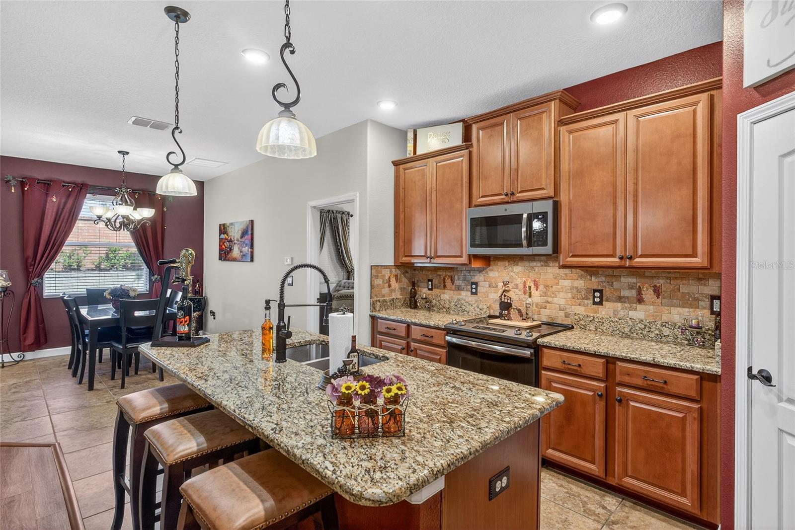 ALEXANDER RIDGE - Residential