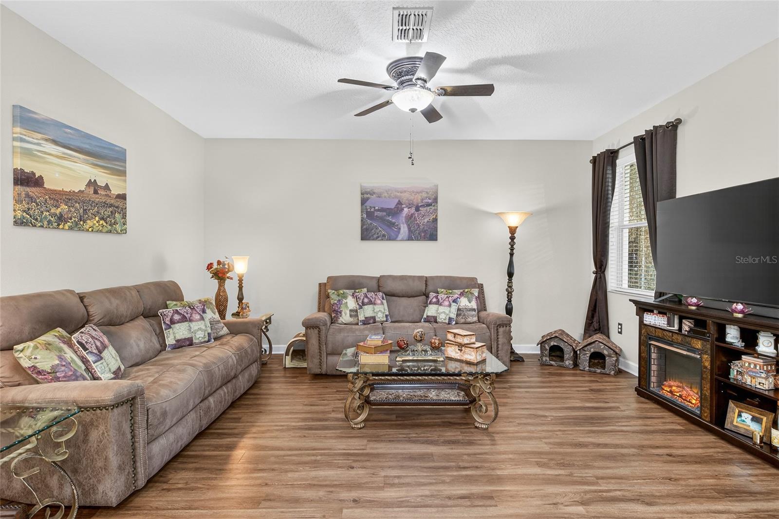 ALEXANDER RIDGE - Residential