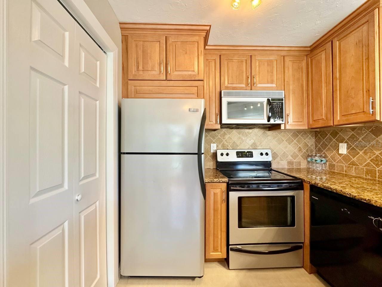 THE GRAND RESERVE CONDO - Residential Lease