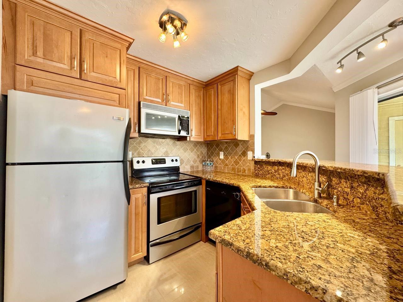 THE GRAND RESERVE CONDO - Residential Lease