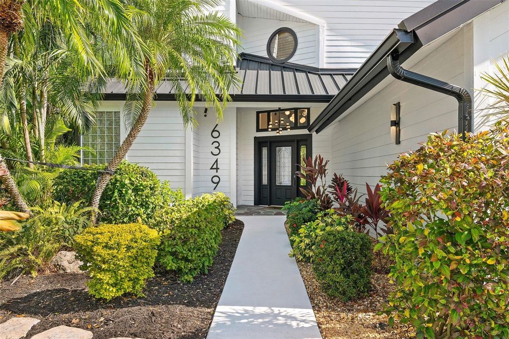 Photo of 6349 Ravenwood Way, Sarasota, FL 34243 (MLS # A4674355)