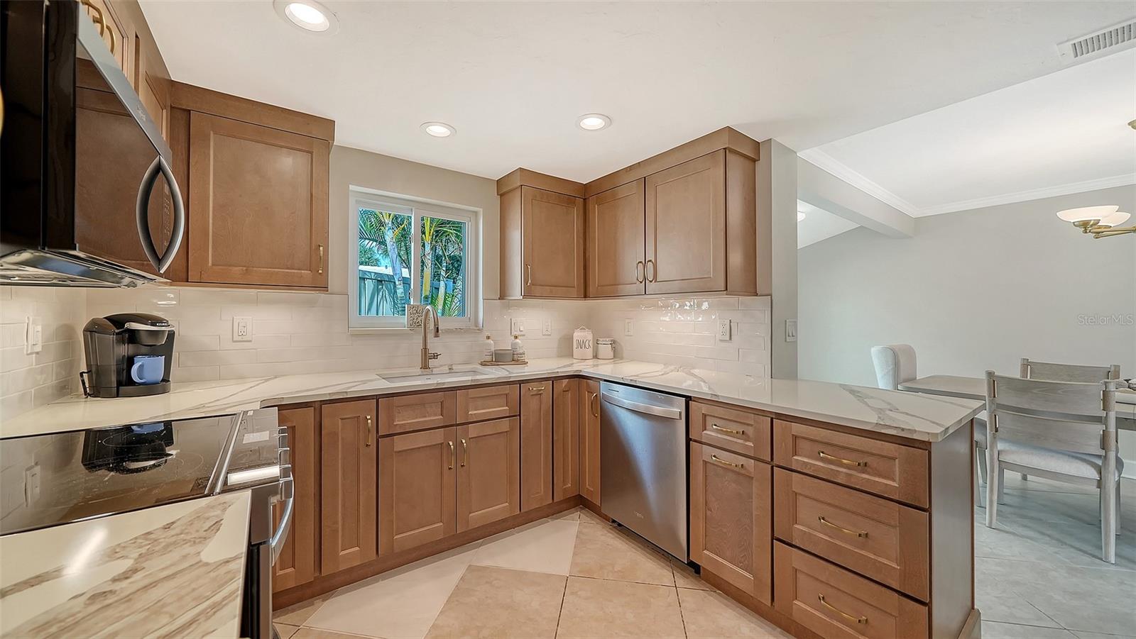 WHISPERING SANDS - Residential