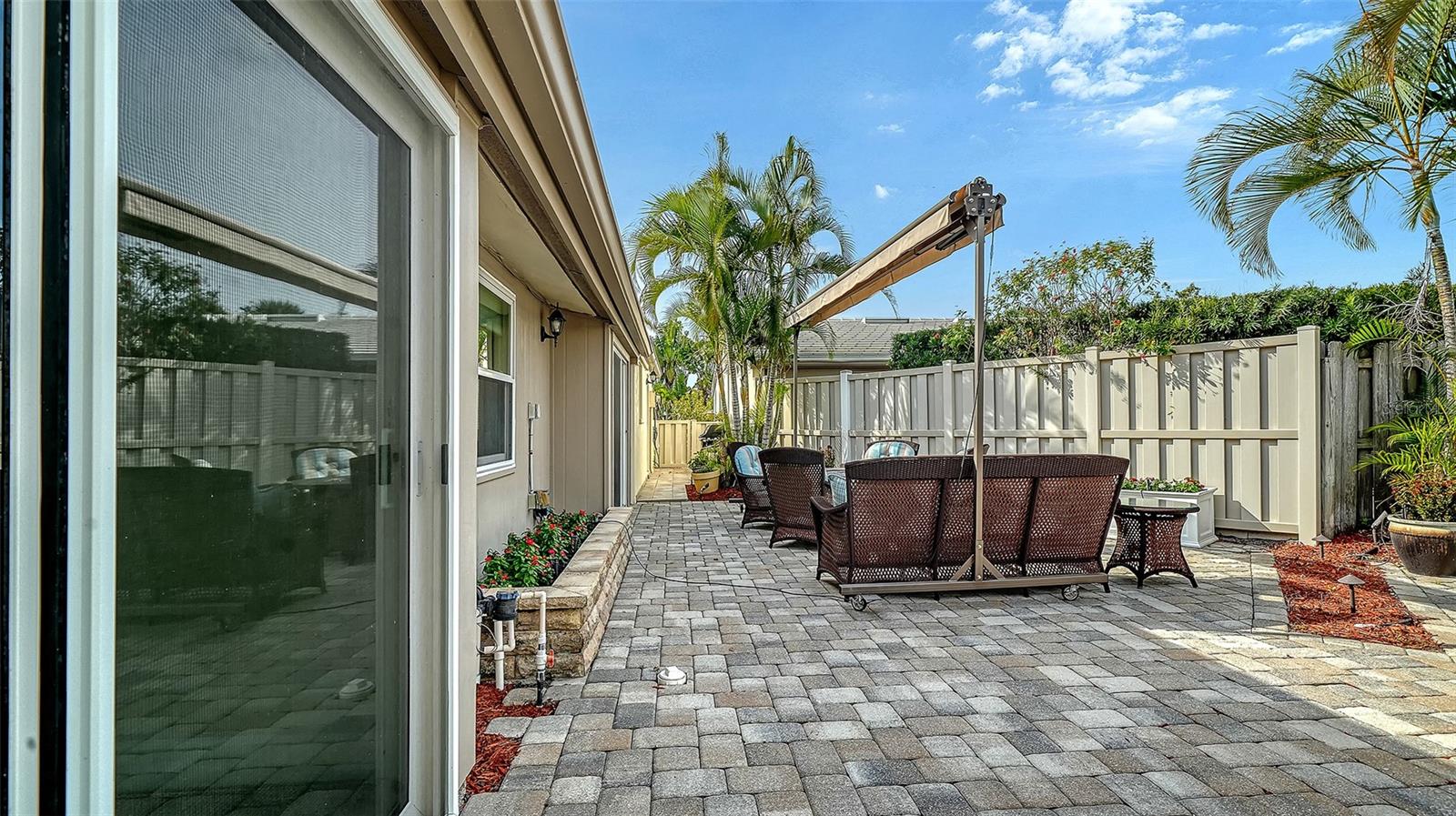 WHISPERING SANDS - Residential