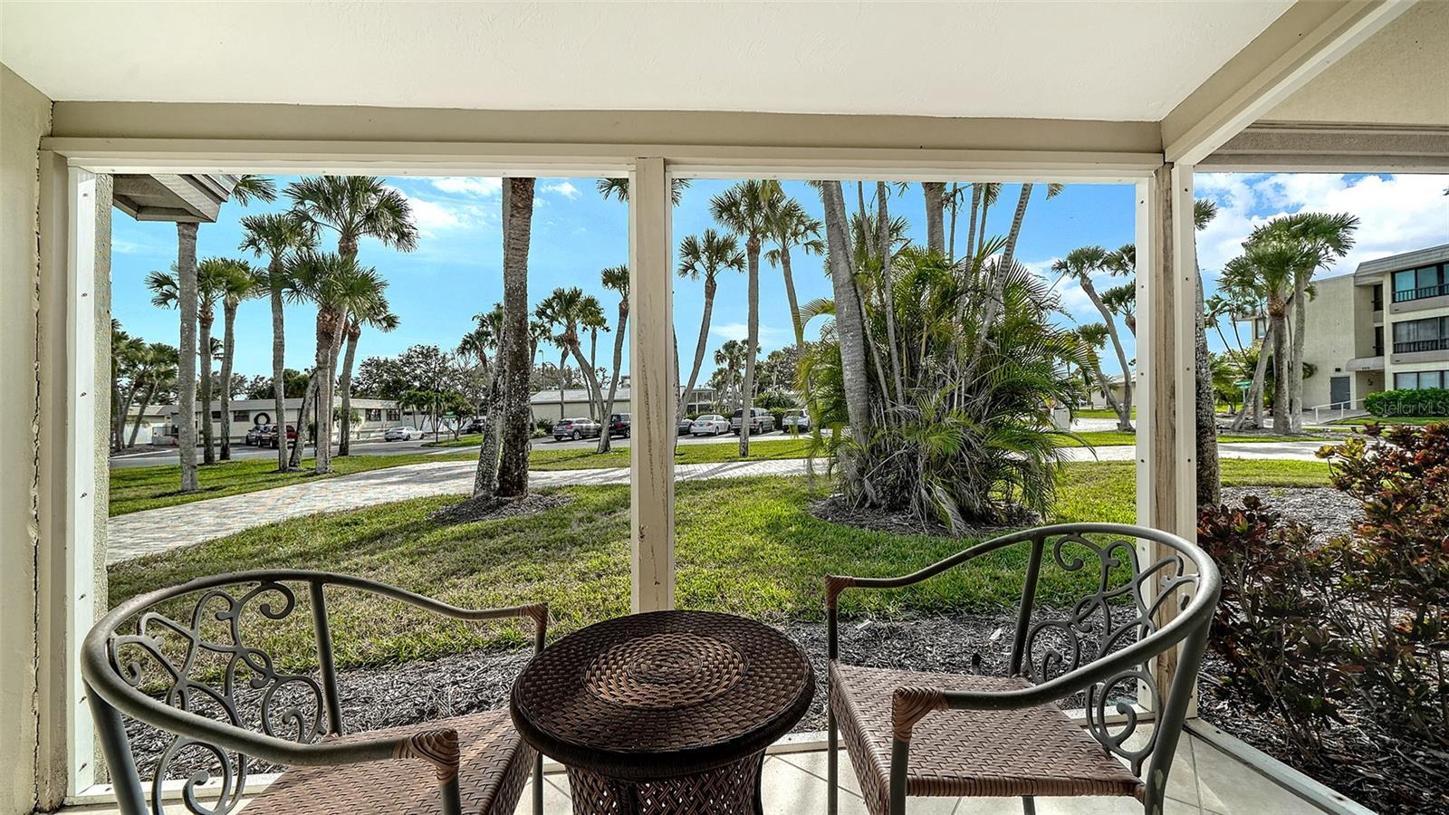 WHISPERING SANDS - Residential