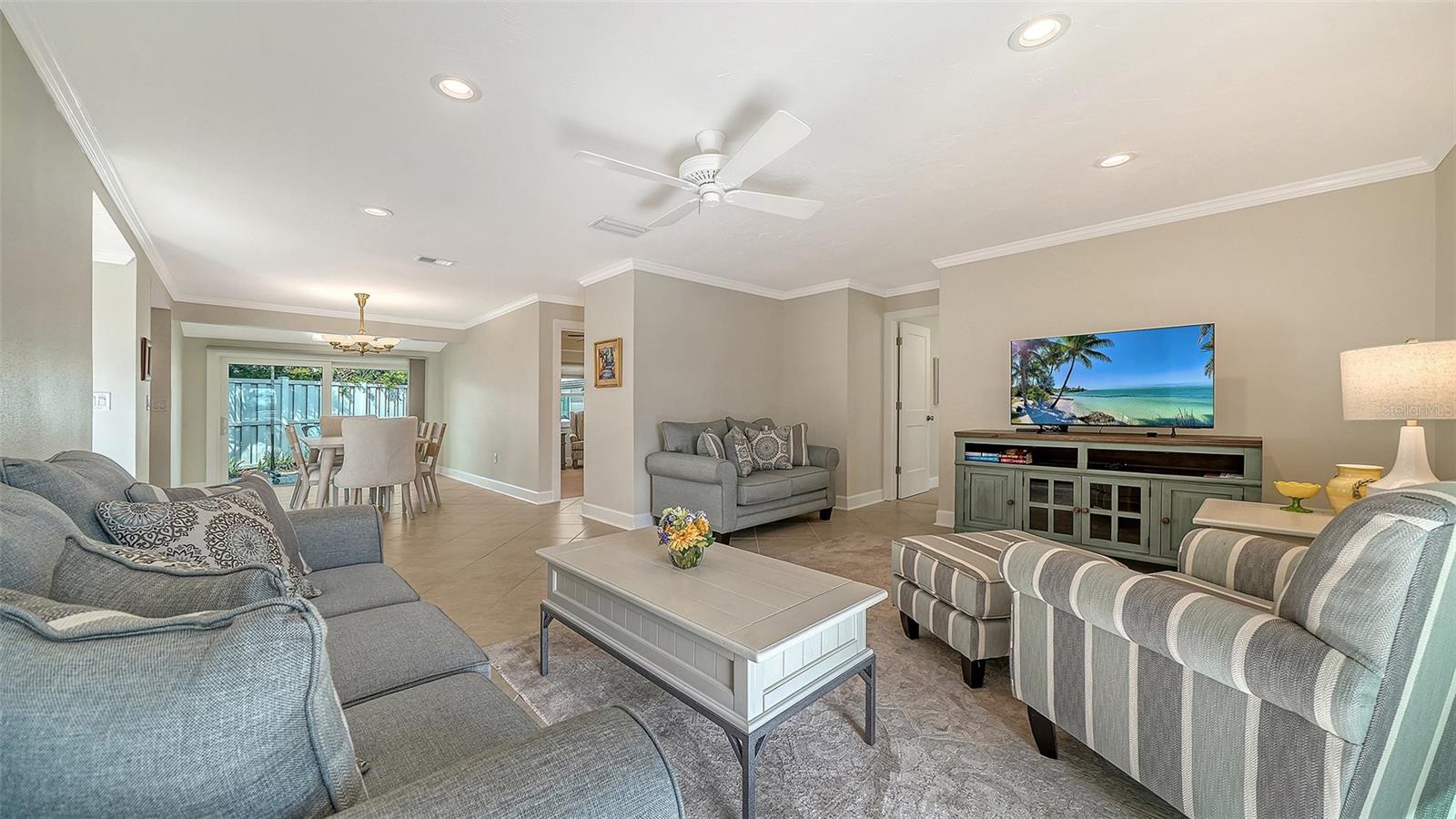 WHISPERING SANDS - Residential