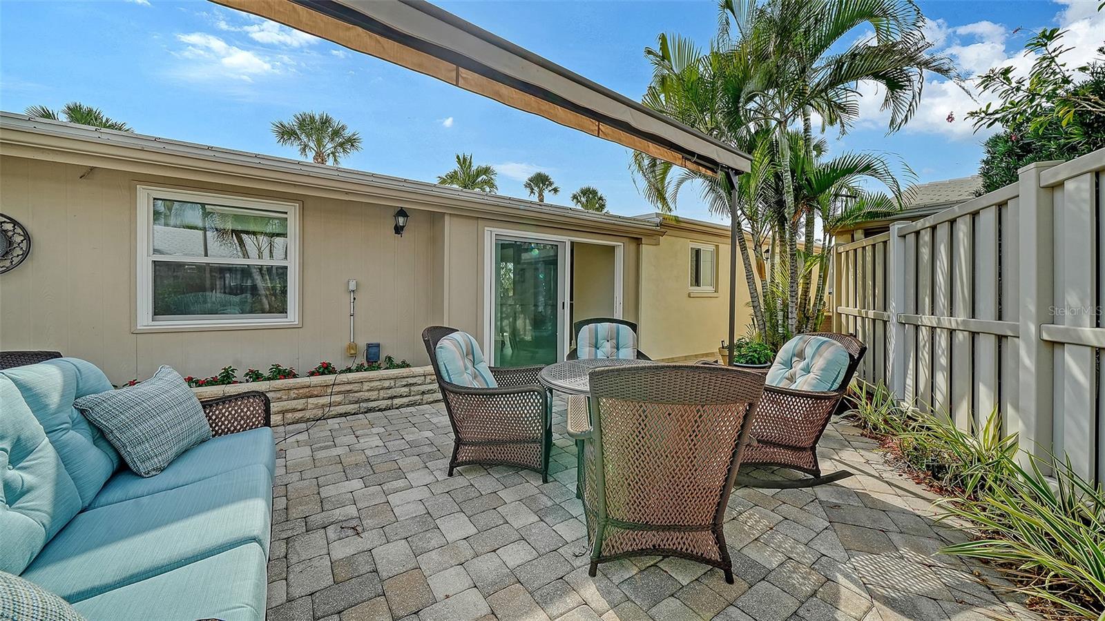 WHISPERING SANDS - Residential