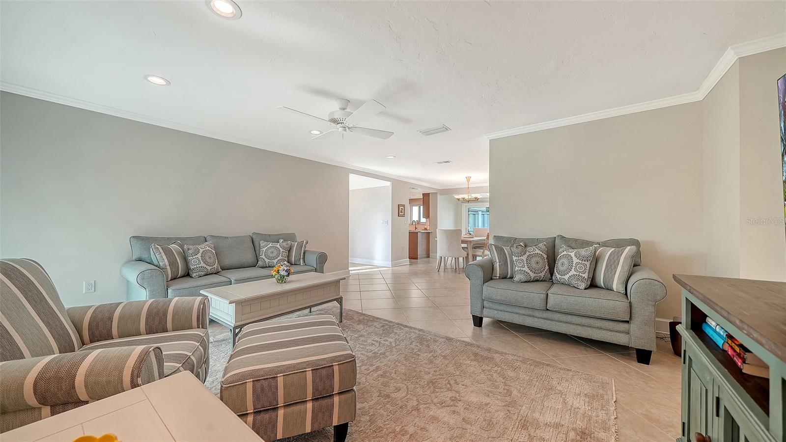 WHISPERING SANDS - Residential