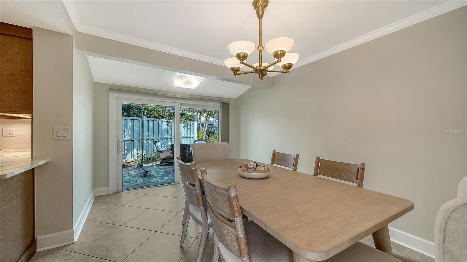 WHISPERING SANDS - Residential