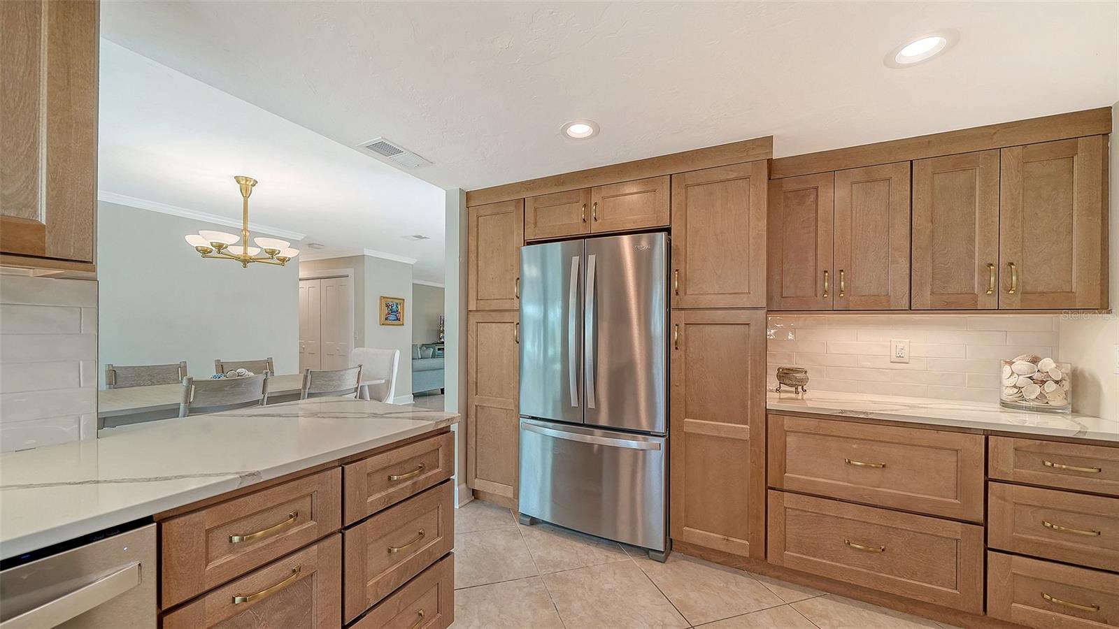 WHISPERING SANDS - Residential