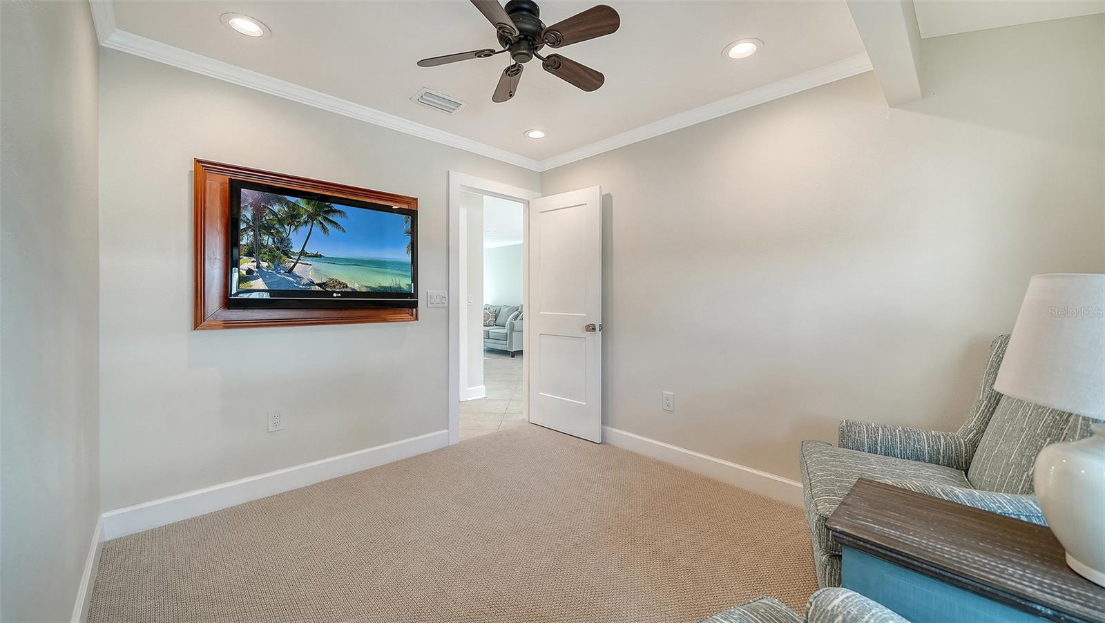 WHISPERING SANDS - Residential