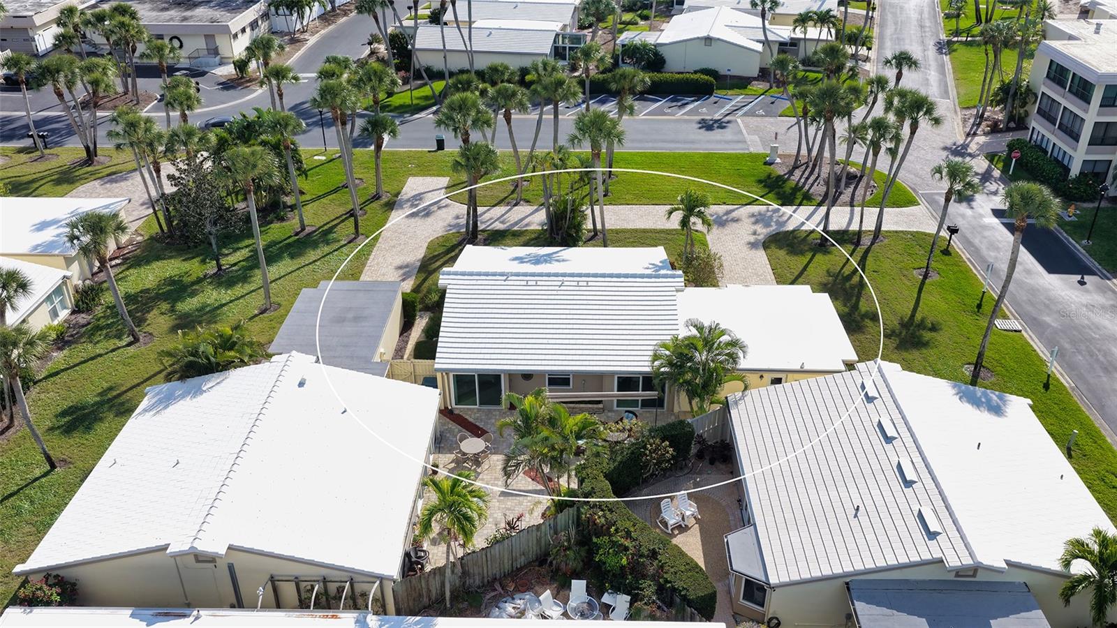 WHISPERING SANDS - Residential