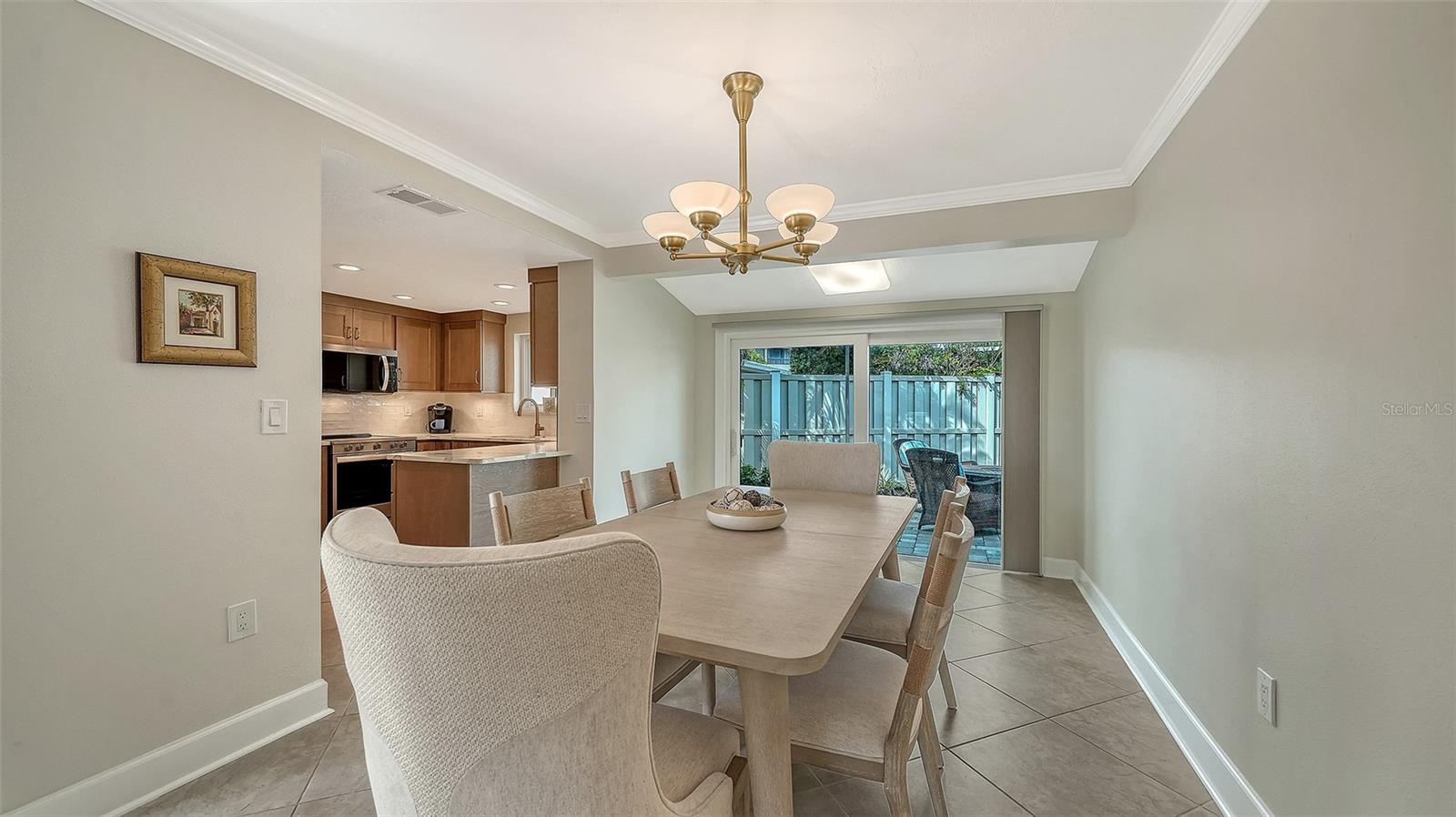 WHISPERING SANDS - Residential