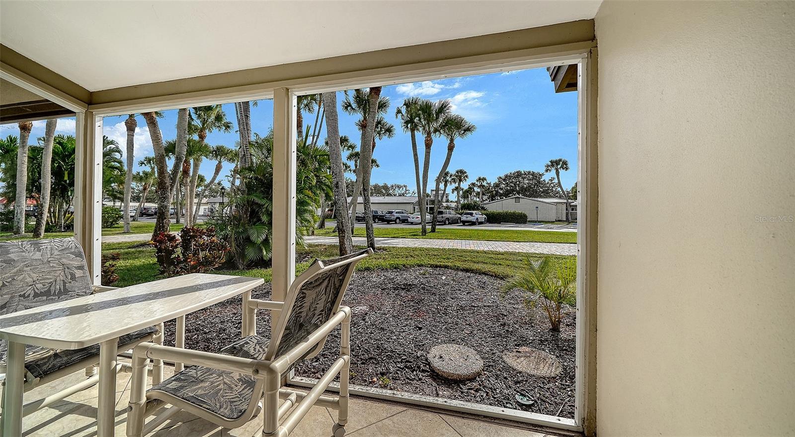 WHISPERING SANDS - Residential