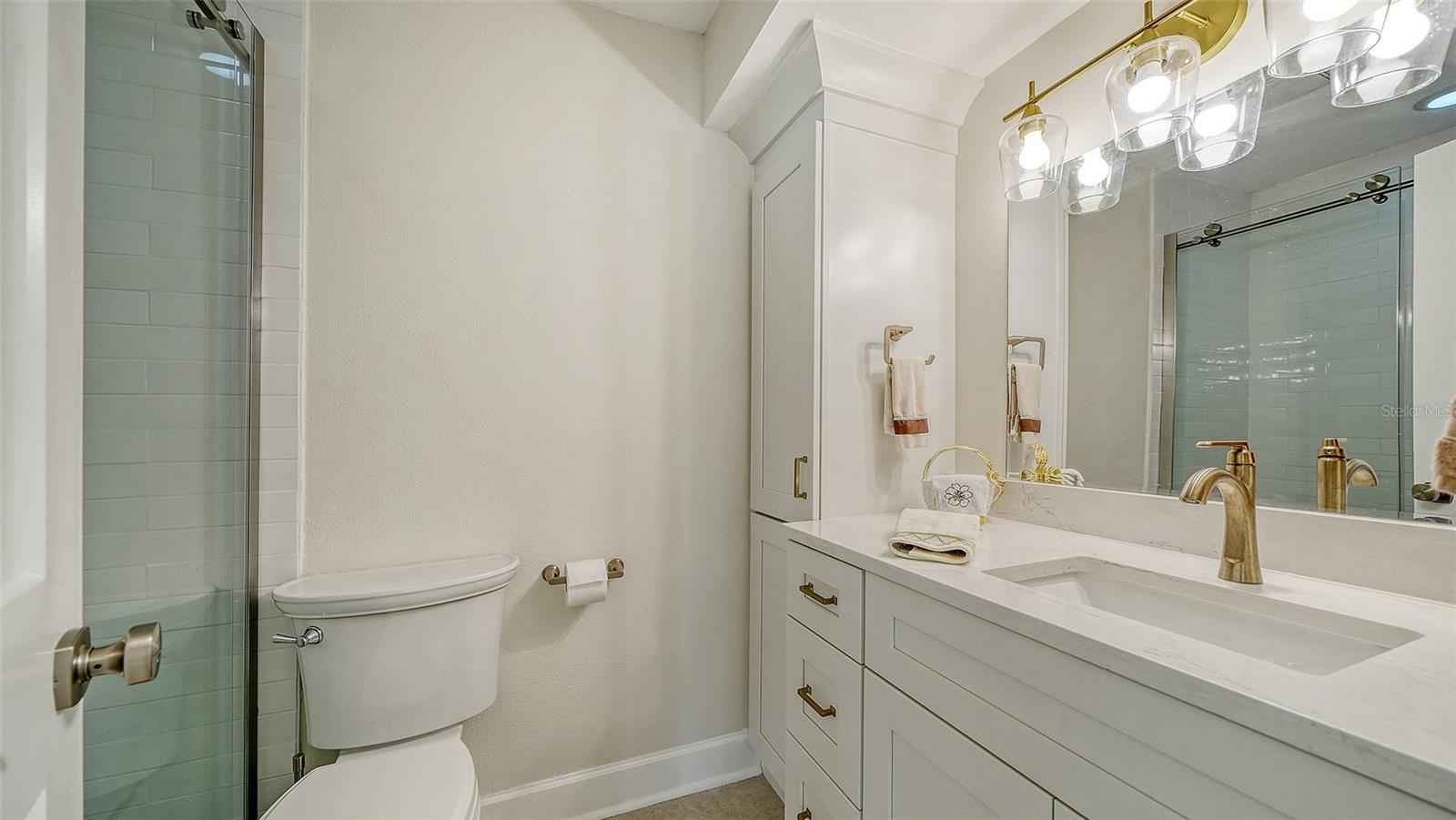 WHISPERING SANDS - Residential