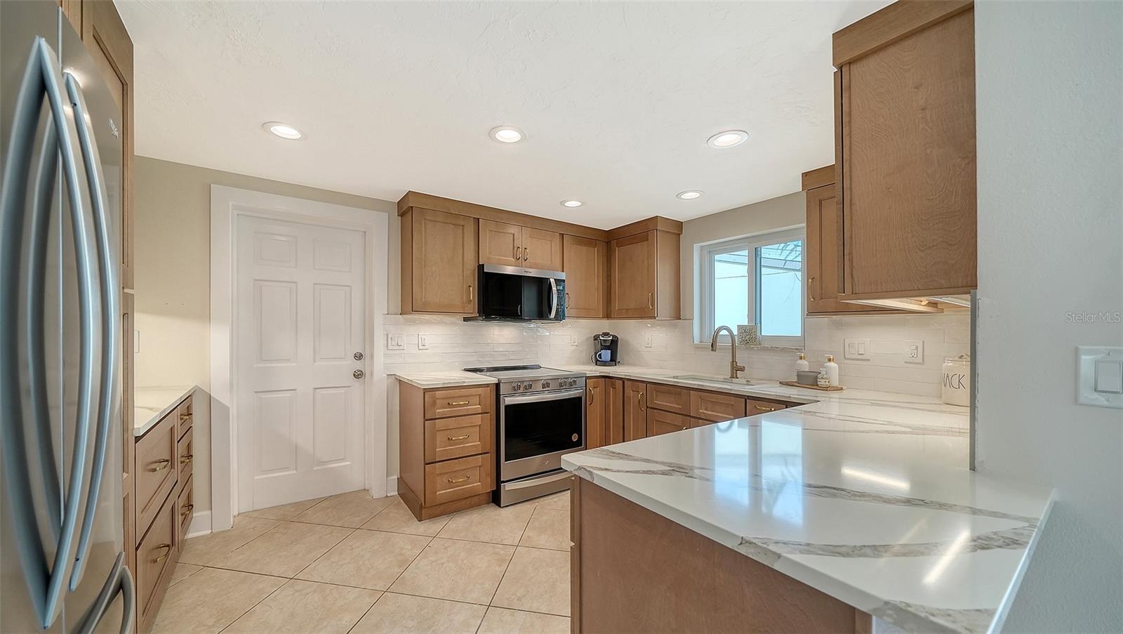 WHISPERING SANDS - Residential