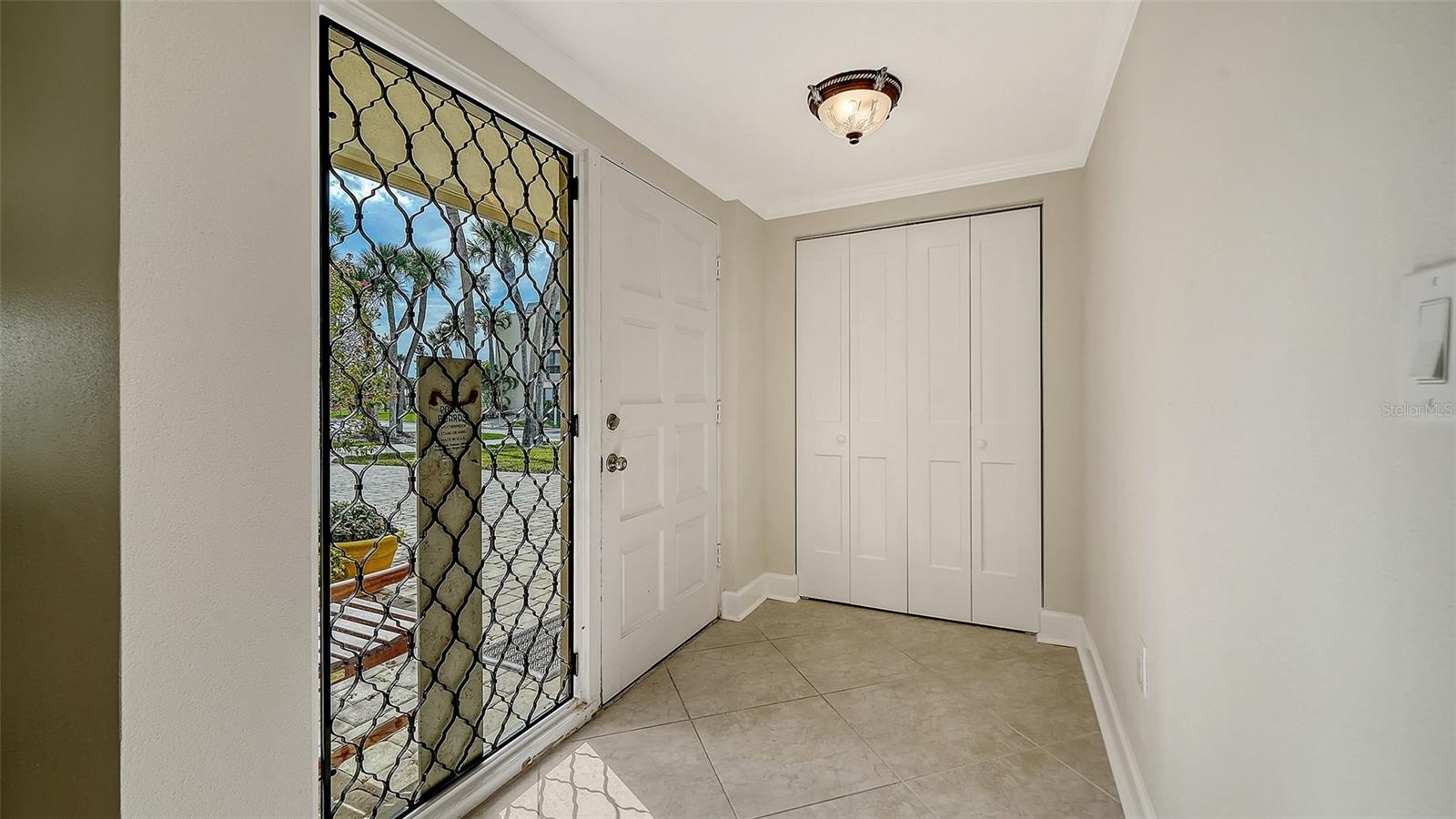 WHISPERING SANDS - Residential